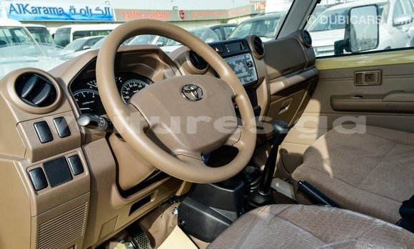 Acheter Import Voiture Toyota Land Cruiser Beige à Import - Dubai, Estuaire Acheter Import Voiture Toyota Land Cruiser Beige à Import - Dubai, Estuaire