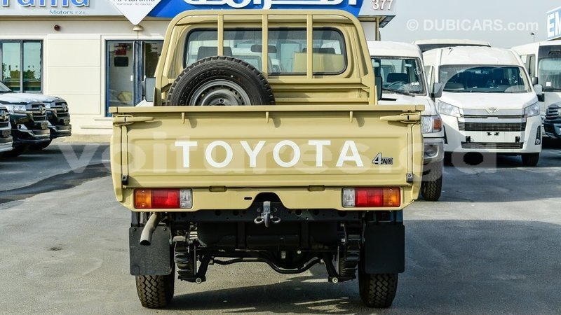 Big with watermark toyota land cruiser estuaire import dubai 6169