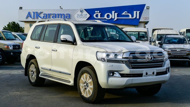 Big with watermark toyota land cruiser estuaire import dubai 6170