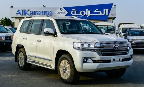 Acheter Import Voiture Toyota Land Cruiser Blanc à Import - Dubai, Estuaire Acheter Import Voiture Toyota Land Cruiser Blanc à Import - Dubai, Estuaire