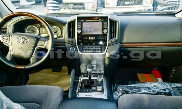 Acheter Import Voiture Toyota Land Cruiser Blanc à Import - Dubai, Estuaire Acheter Import Voiture Toyota Land Cruiser Blanc à Import - Dubai, Estuaire