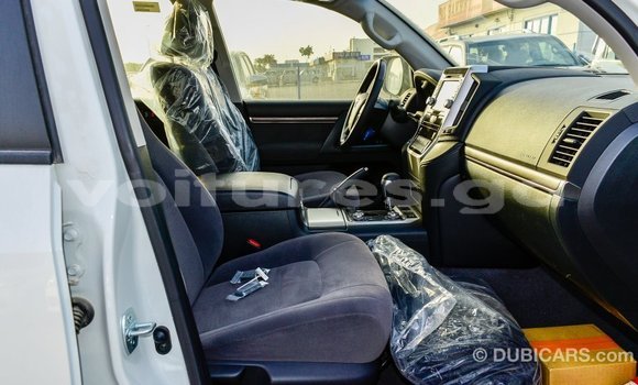 Acheter Import Voiture Toyota Land Cruiser Blanc à Import - Dubai, Estuaire Acheter Import Voiture Toyota Land Cruiser Blanc à Import - Dubai, Estuaire