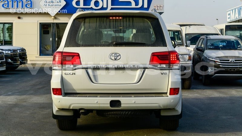 Big with watermark toyota land cruiser estuaire import dubai 6170