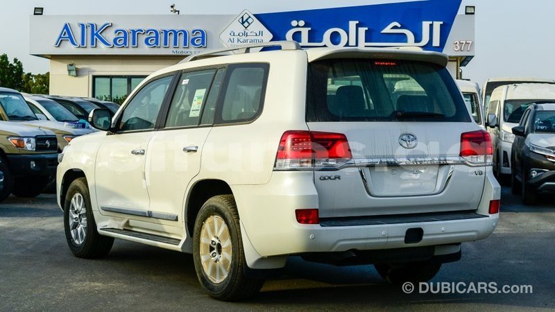 Big with watermark toyota land cruiser estuaire import dubai 6170