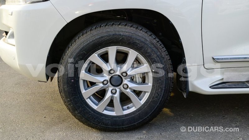 Big with watermark toyota land cruiser estuaire import dubai 6170