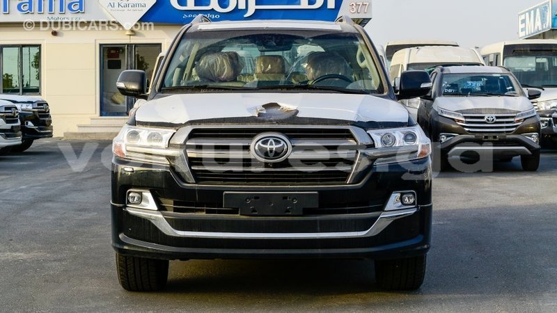 Big with watermark toyota land cruiser estuaire import dubai 6171