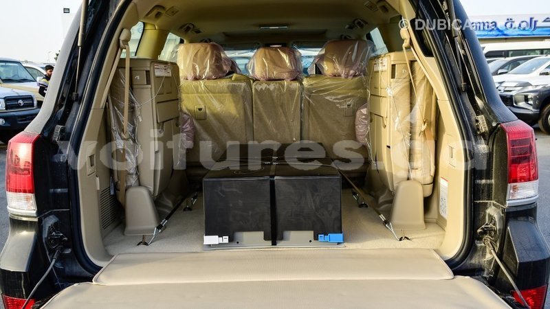 Big with watermark toyota land cruiser estuaire import dubai 6171