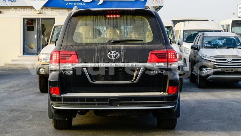 Big with watermark toyota land cruiser estuaire import dubai 6171