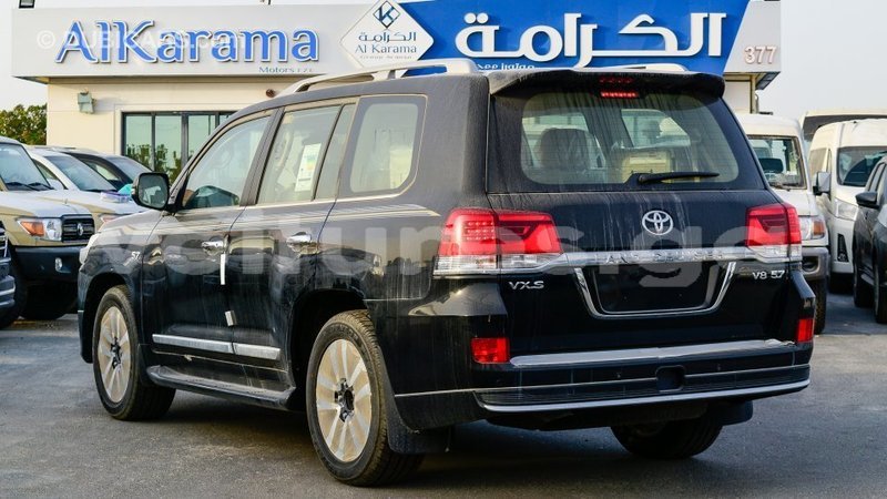 Big with watermark toyota land cruiser estuaire import dubai 6171