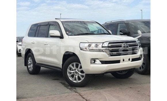 Acheter Import Voiture Toyota Land Cruiser Blanc à Import - Dubai, Estuaire Acheter Import Voiture Toyota Land Cruiser Blanc à Import - Dubai, Estuaire