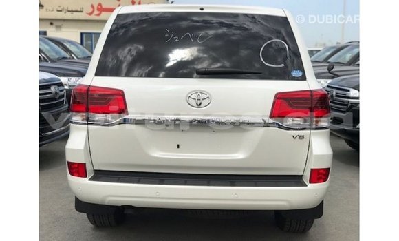 Acheter Import Voiture Toyota Land Cruiser Blanc à Import - Dubai, Estuaire Acheter Import Voiture Toyota Land Cruiser Blanc à Import - Dubai, Estuaire
