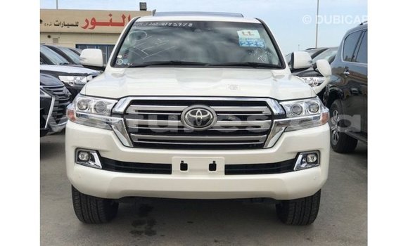 Acheter Import Voiture Toyota Land Cruiser Blanc à Import - Dubai, Estuaire Acheter Import Voiture Toyota Land Cruiser Blanc à Import - Dubai, Estuaire