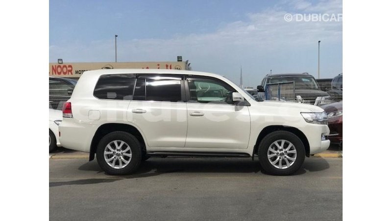 Big with watermark toyota land cruiser estuaire import dubai 6174