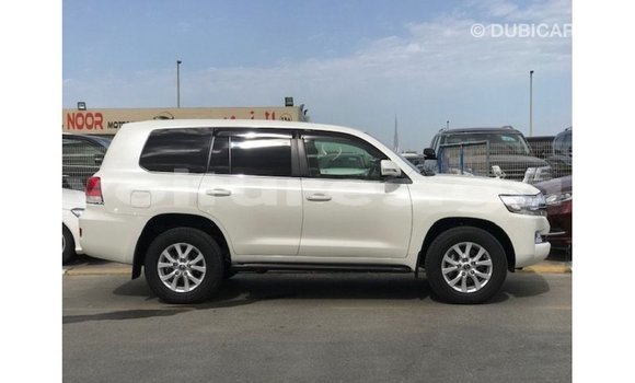Acheter Import Voiture Toyota Land Cruiser Blanc à Import - Dubai, Estuaire Acheter Import Voiture Toyota Land Cruiser Blanc à Import - Dubai, Estuaire