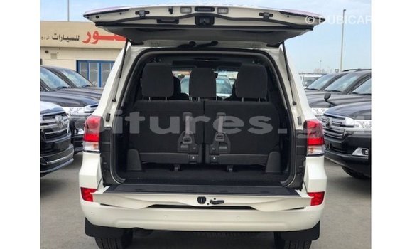 Acheter Import Voiture Toyota Land Cruiser Blanc à Import - Dubai, Estuaire Acheter Import Voiture Toyota Land Cruiser Blanc à Import - Dubai, Estuaire