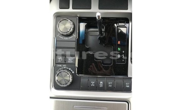 Acheter Import Voiture Toyota Land Cruiser Blanc à Import - Dubai, Estuaire Acheter Import Voiture Toyota Land Cruiser Blanc à Import - Dubai, Estuaire
