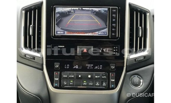 Acheter Import Voiture Toyota Land Cruiser Blanc à Import - Dubai, Estuaire Acheter Import Voiture Toyota Land Cruiser Blanc à Import - Dubai, Estuaire