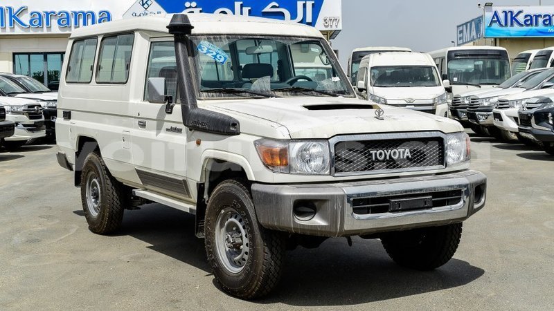 Big with watermark toyota land cruiser estuaire import dubai 6183