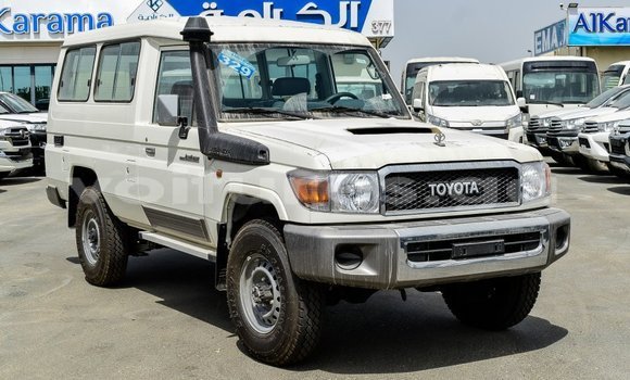 Acheter Import Voiture Toyota Land Cruiser Blanc à Import - Dubai, Estuaire Acheter Import Voiture Toyota Land Cruiser Blanc à Import - Dubai, Estuaire