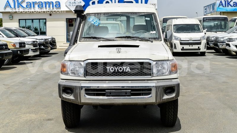 Big with watermark toyota land cruiser estuaire import dubai 6183