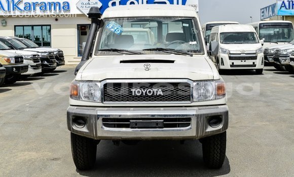 Acheter Import Voiture Toyota Land Cruiser Blanc à Import - Dubai, Estuaire Acheter Import Voiture Toyota Land Cruiser Blanc à Import - Dubai, Estuaire