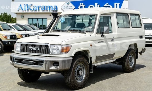 Acheter Import Voiture Toyota Land Cruiser Blanc à Import - Dubai, Estuaire Acheter Import Voiture Toyota Land Cruiser Blanc à Import - Dubai, Estuaire