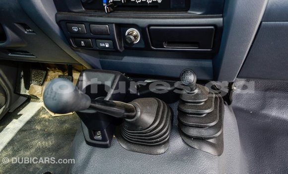 Acheter Import Voiture Toyota Land Cruiser Blanc à Import - Dubai, Estuaire Acheter Import Voiture Toyota Land Cruiser Blanc à Import - Dubai, Estuaire