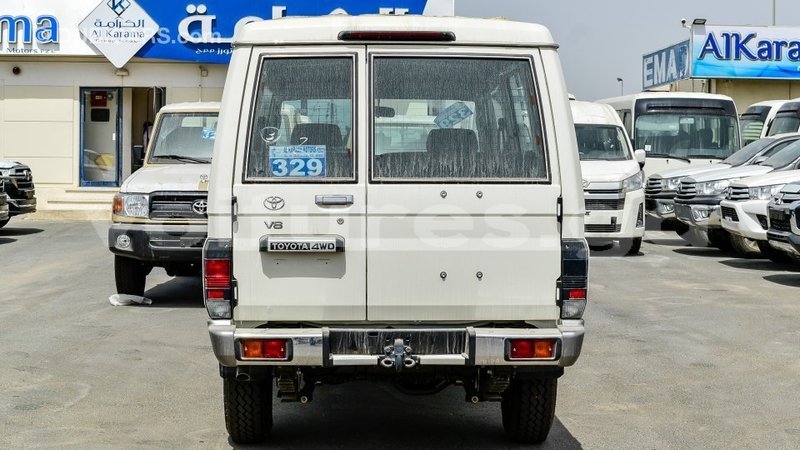 Big with watermark toyota land cruiser estuaire import dubai 6183