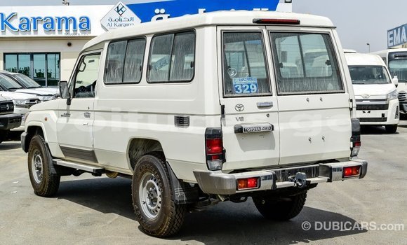 Acheter Import Voiture Toyota Land Cruiser Blanc à Import - Dubai, Estuaire Acheter Import Voiture Toyota Land Cruiser Blanc à Import - Dubai, Estuaire