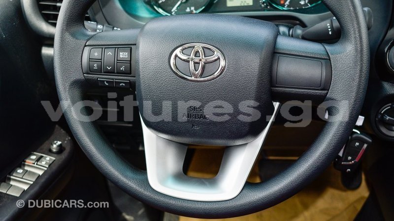 Big with watermark toyota hilux estuaire import dubai 6185