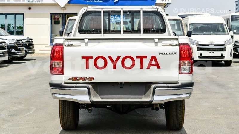 Big with watermark toyota hilux estuaire import dubai 6185