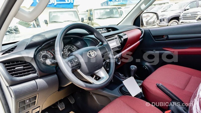 Big with watermark toyota hilux estuaire import dubai 6186