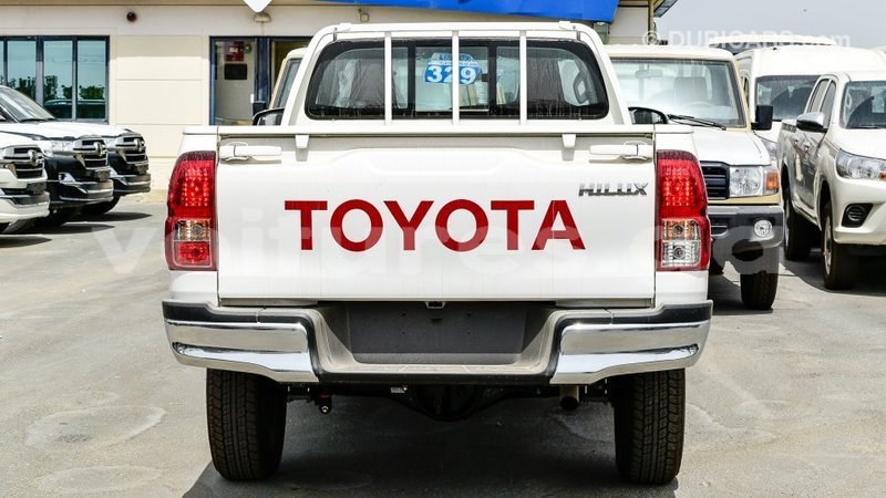 Big with watermark toyota hilux estuaire import dubai 6186