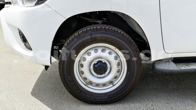 Big with watermark toyota hilux estuaire import dubai 6186