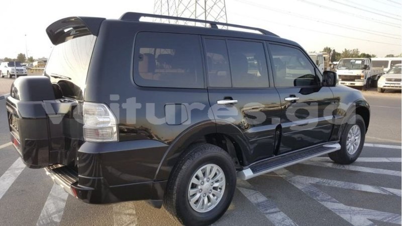 Big with watermark mitsubishi pajero estuaire import dubai 6192