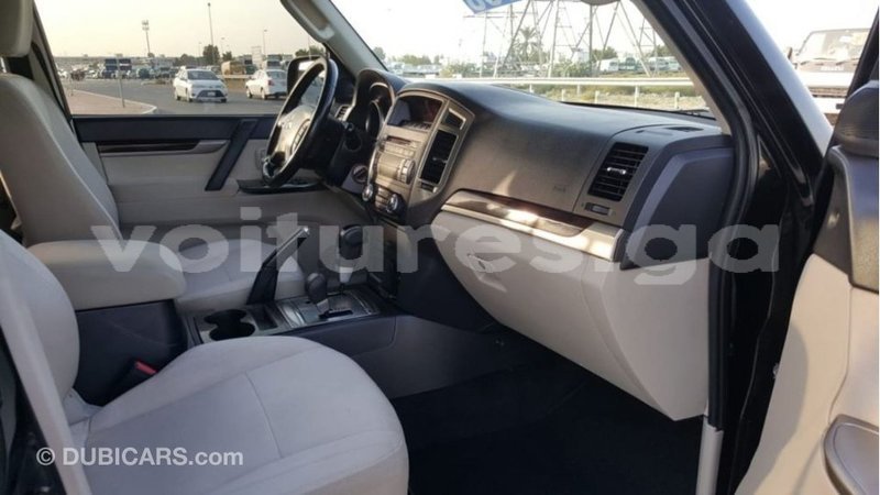 Big with watermark mitsubishi pajero estuaire import dubai 6192