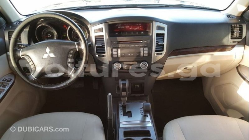 Big with watermark mitsubishi pajero estuaire import dubai 6192