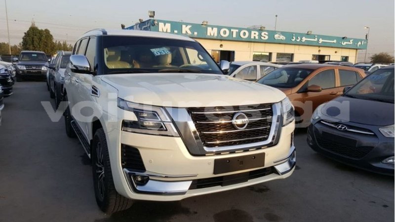 Big with watermark nissan patrol estuaire import dubai 6193