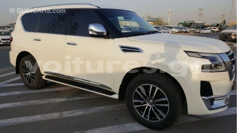 Big with watermark nissan patrol estuaire import dubai 6193