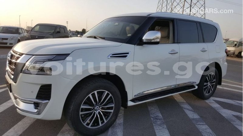 Big with watermark nissan patrol estuaire import dubai 6193