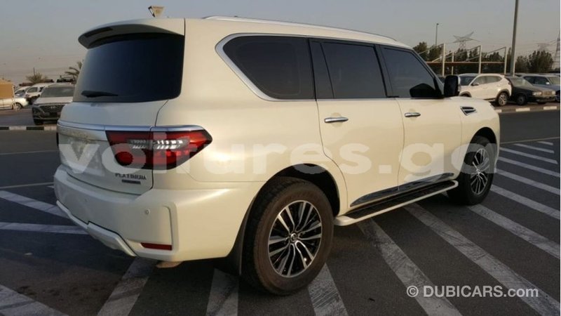 Big with watermark nissan patrol estuaire import dubai 6193