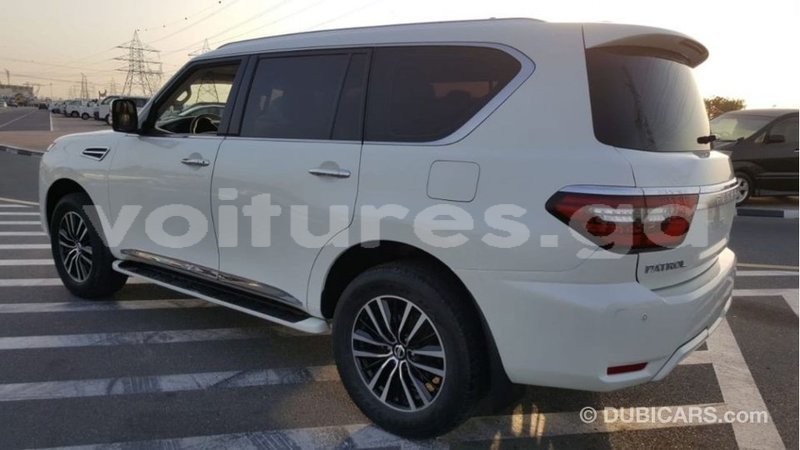 Big with watermark nissan patrol estuaire import dubai 6193