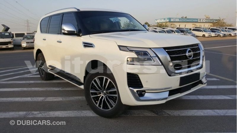 Big with watermark nissan patrol estuaire import dubai 6193