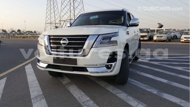 Big with watermark nissan patrol estuaire import dubai 6193