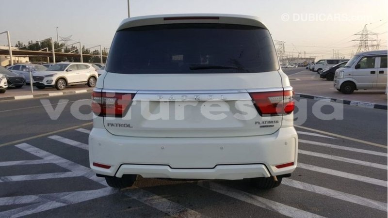 Big with watermark nissan patrol estuaire import dubai 6193