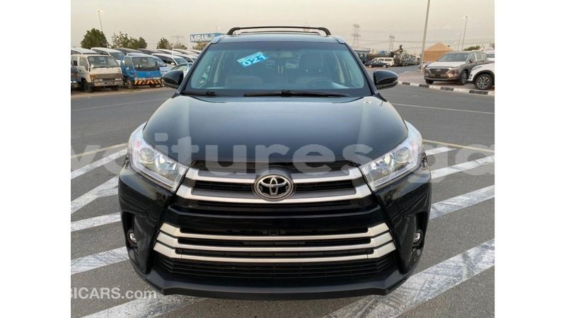 Big with watermark toyota highlander estuaire import dubai 6195