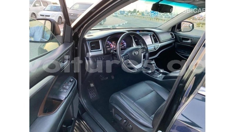 Big with watermark toyota highlander estuaire import dubai 6195