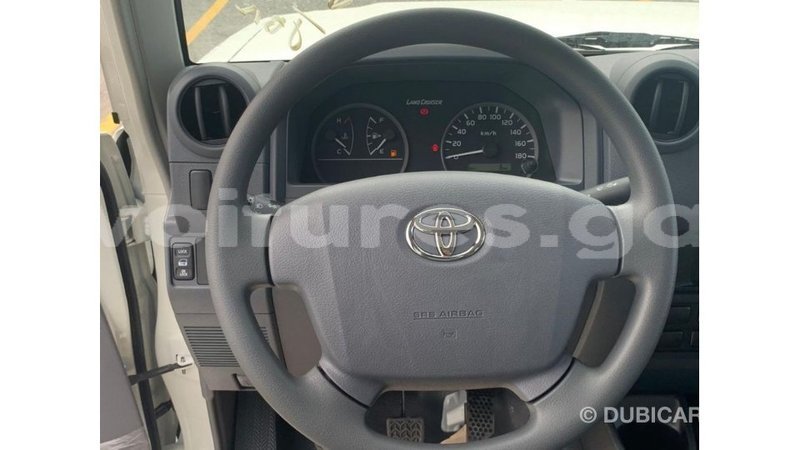 Big with watermark toyota land cruiser estuaire import dubai 6199