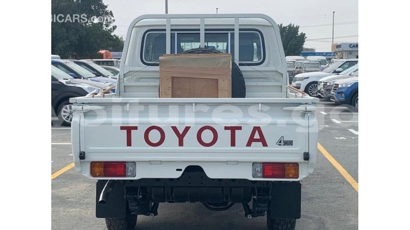 Big with watermark toyota land cruiser estuary import dubai 6199