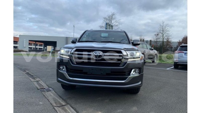 Big with watermark toyota land cruiser estuary import dubai 6200